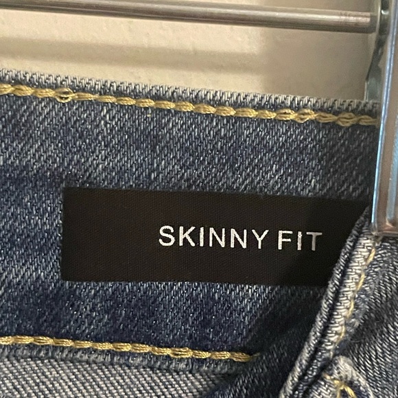 Judy Blue NWT Distressed Skinny Fit Jean Light Blue Size 32 - Picture 12 of 16